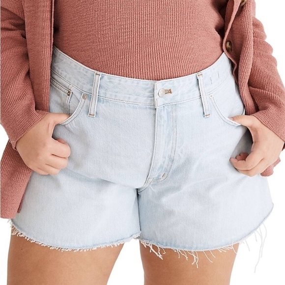 MADEWELL Relaxed Denim Lightwash Distressed Frayed Hem Shorts SZ 33 - Picture 2 of 13